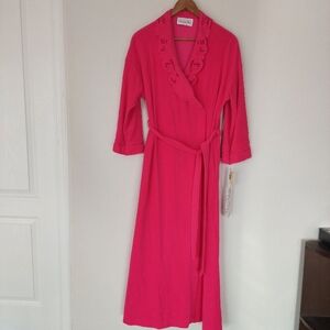 Vintage Vanity Fair Hot Pink Robe   Deadstock Size Meduim Petite